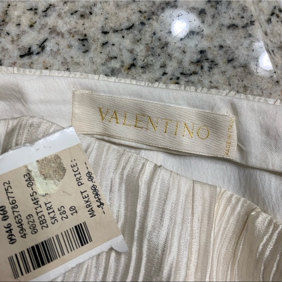 Beautiful Valentino skirt - Picture 6 of 11